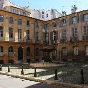 Logis Au Milieu Des Pins , Le Puy-Sainte-Réparade France